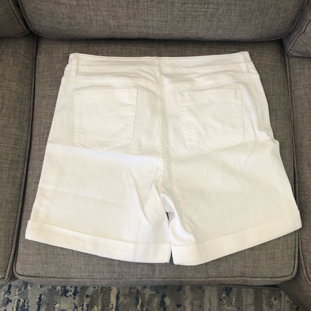 White stretchy NEW WITH TAG shorts - Picture 3 of 4